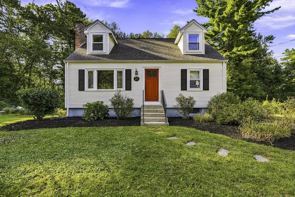 Unit for sale at 35 Anthony Rd, Franklin, MA 02038