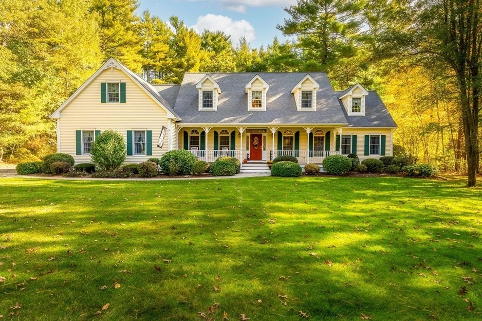 Unit for sale at 14 Eastwoods Drive, Southampton, MA 01073