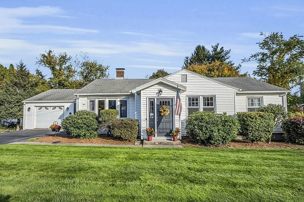 Unit for sale at 427 Massasoit Rd, Worcester, MA 01604