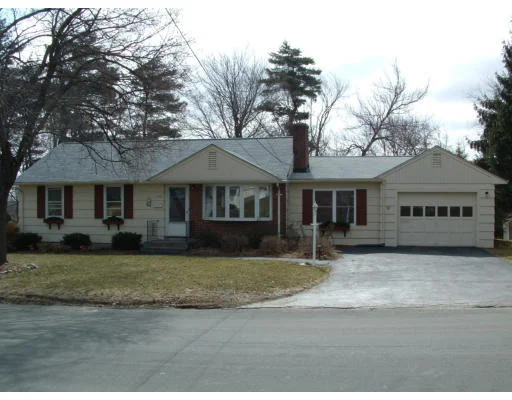 Unit for sale at 116 North Street, Shrewsbury, MA 01545