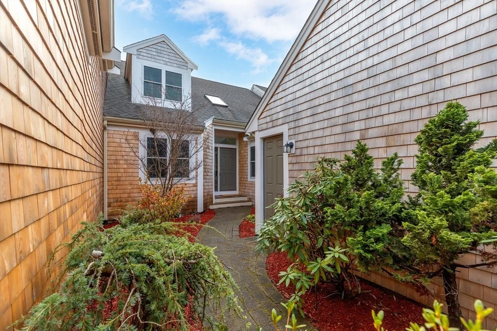 Unit for sale at 12 Holbeck Corner, Plymouth, MA 02360