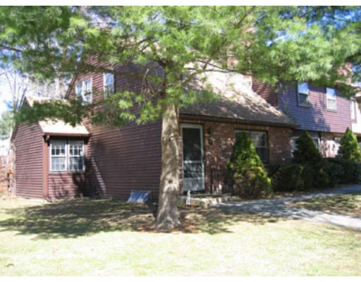 Unit for sale at 23 Yorktown Ter, Holden, MA 01520