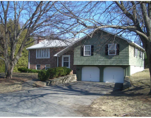Unit for sale at 25 Lincoln Circle West, Andover, MA 01810