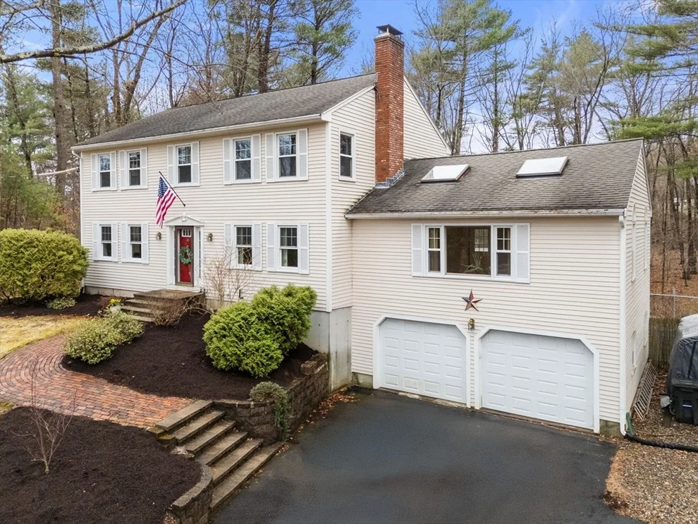 Unit for sale at 5 Woodside Cir, Sturbridge, MA 01566