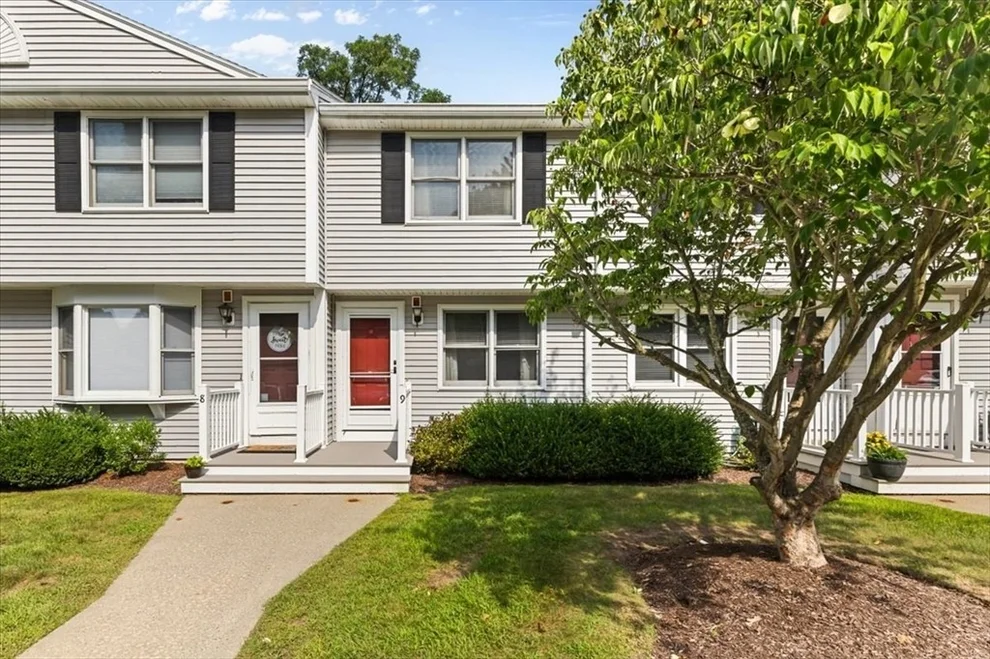 Unit for sale at 162 Oak St, Taunton, MA 02780