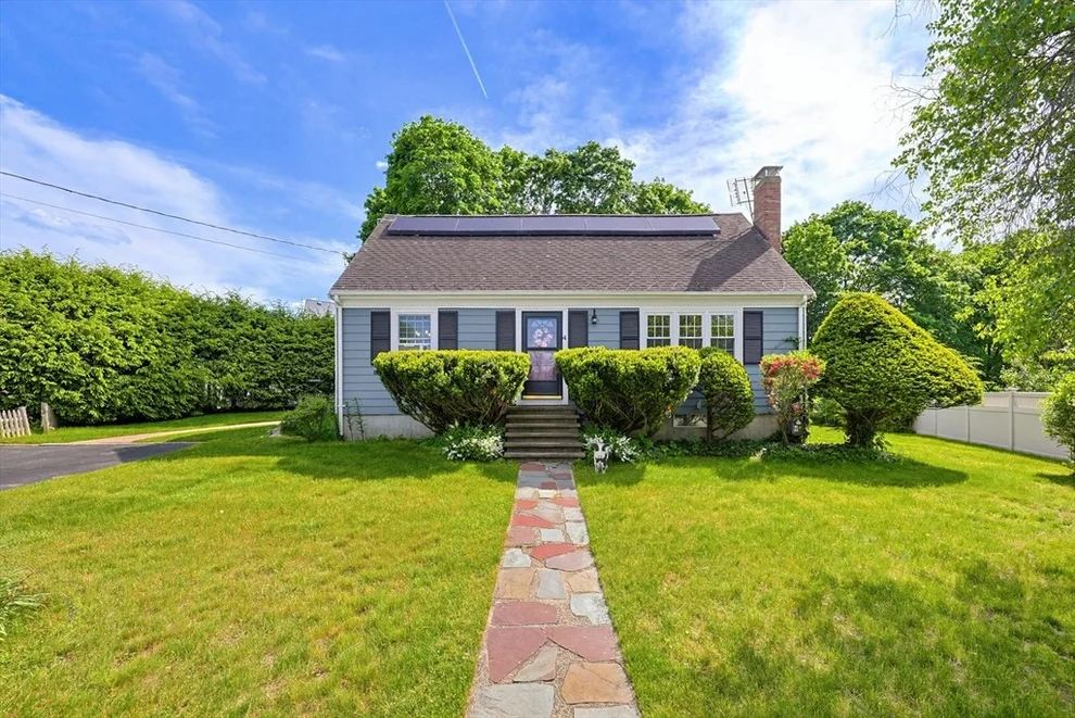 Unit for sale at 4 Meadow Ln, Walpole, MA 02081