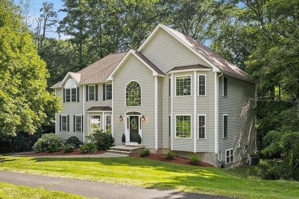 Unit for sale at 6 Londonderry Ln, Georgetown, MA 01833