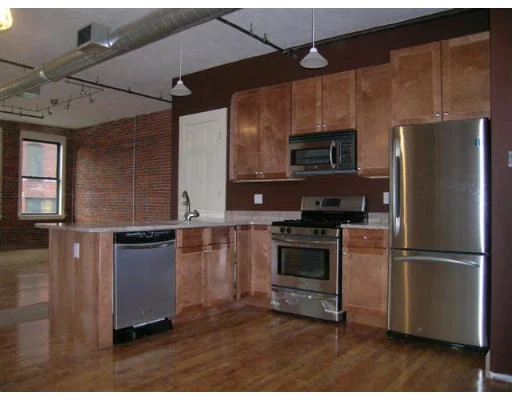 Unit for sale at 33 Munroe St, Lynn, MA 01901