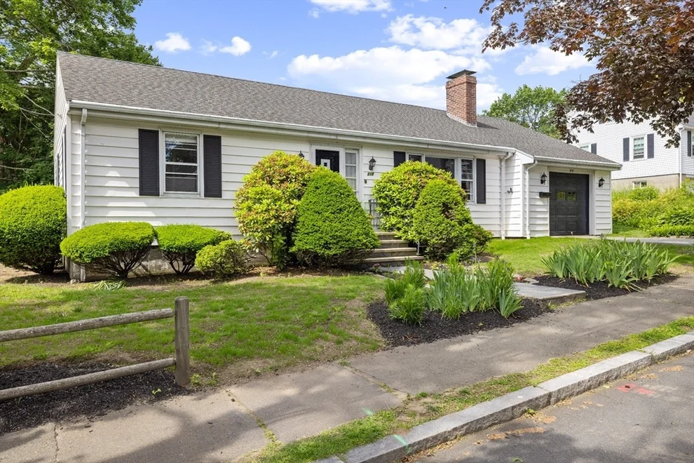Unit for sale at 218 Green St, Marblehead, MA 01945