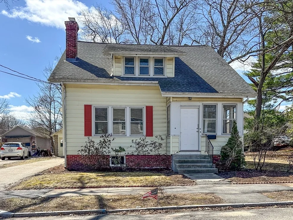 Unit for sale at 40 Goldenrod St, Springfield, MA 01109