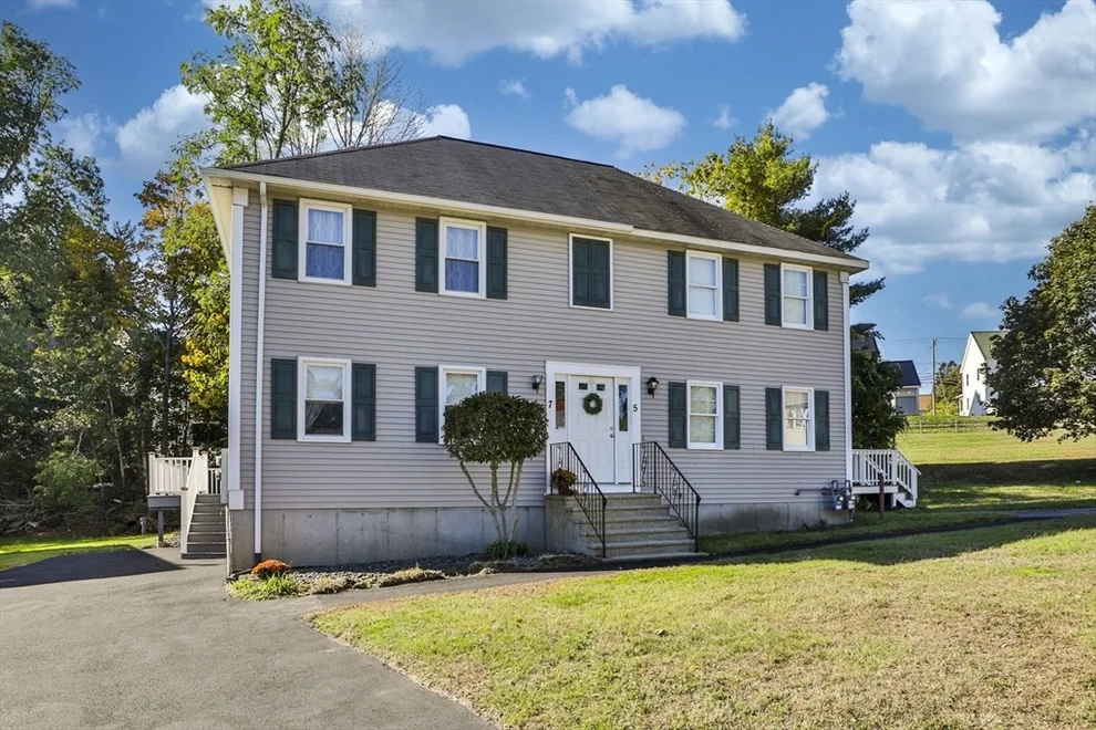 Unit for sale at 7 Greenhill Farm Road, Haverhill, MA 01832