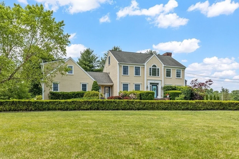 Unit for sale at 17 Maplewood Dr, Hanover, MA 02339
