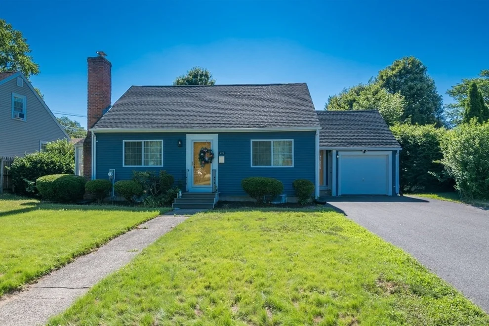 Unit for sale at 379 Roosevelt Ave, Springfield, MA 01118