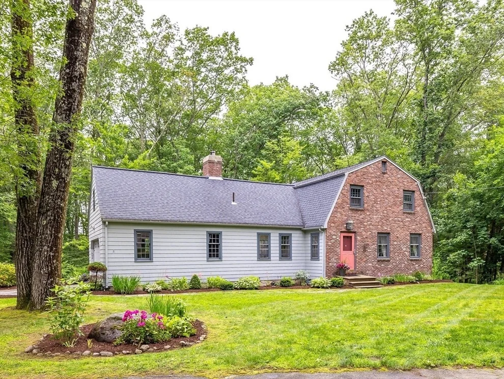 Unit for sale at 9 Horseshoe Rd, Chelmsford, MA 01824