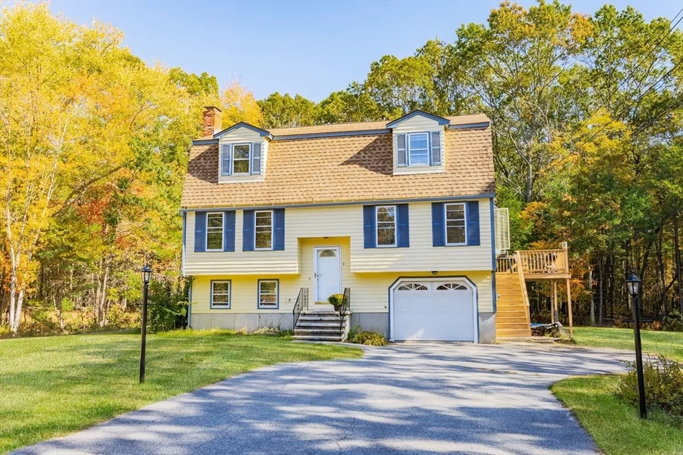 Unit for sale at 9 Laurie Ann Ln, Billerica, MA 01862