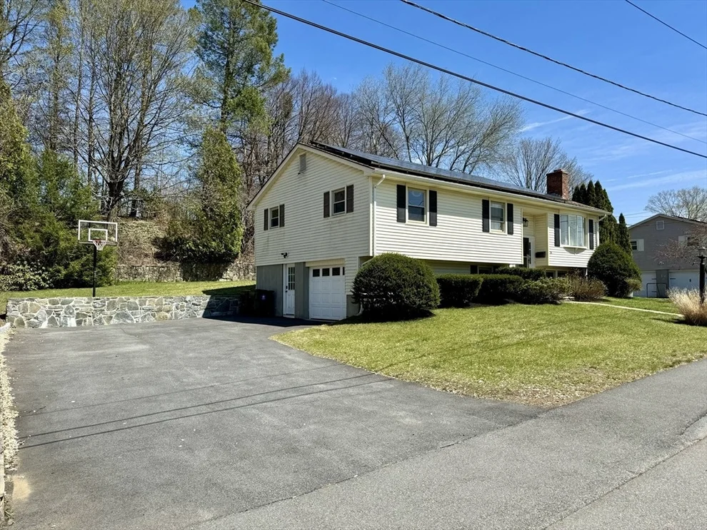 Unit for sale at 34 Westchester Dr, Auburn, MA 01501