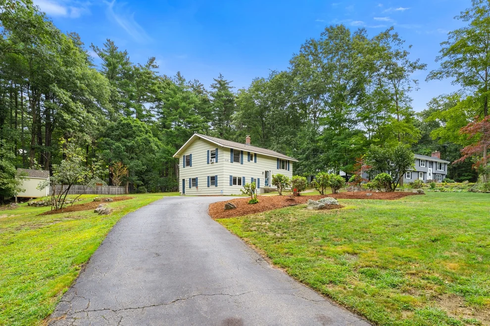 Unit for sale at 225 Taylor Rd, Stow, MA 01775