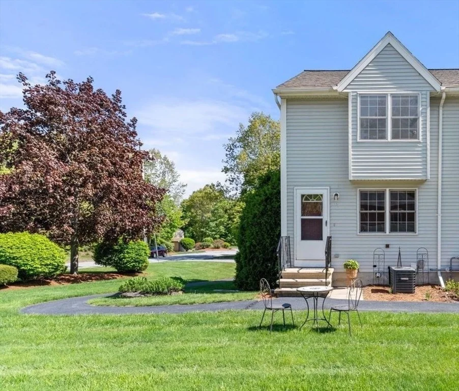 Unit for sale at 5 Kennedy Dr, Chelmsford, MA 01863