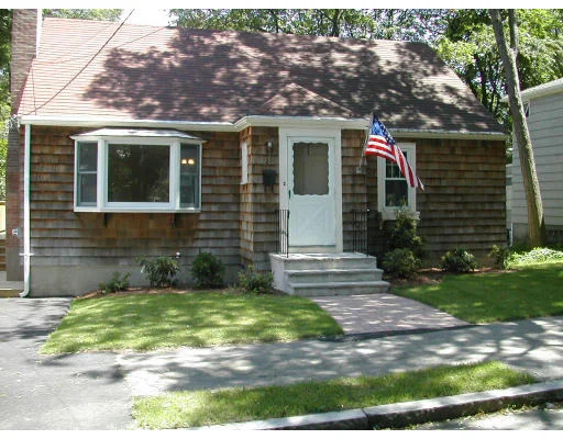 Unit for sale at 21 Magnolia Rd, Swampscott, MA 01907