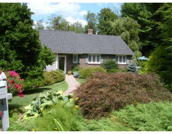 Unit for sale at 11 Barrington Dr, Andover, MA 01810