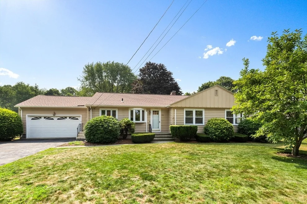 Unit for sale at 232 Prospect St, Shrewsbury, MA 01545
