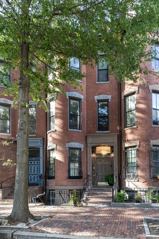 Unit for sale at 39 Warren Ave, Boston, MA 02116