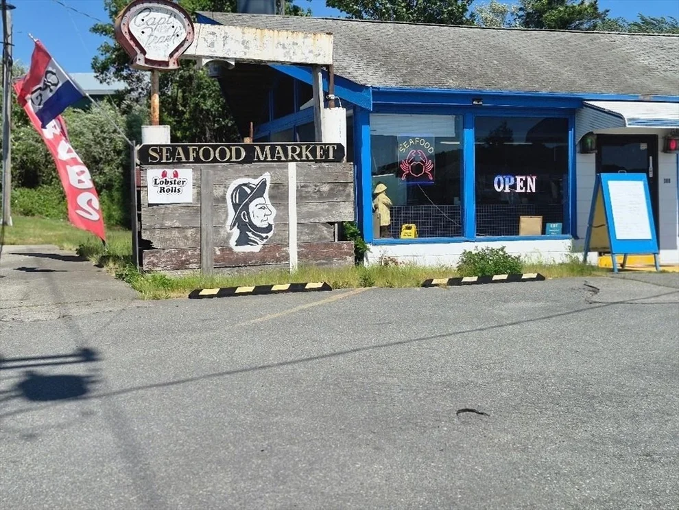 Unit for sale at 360 Hathaway Rd, New Bedford, MA 02740