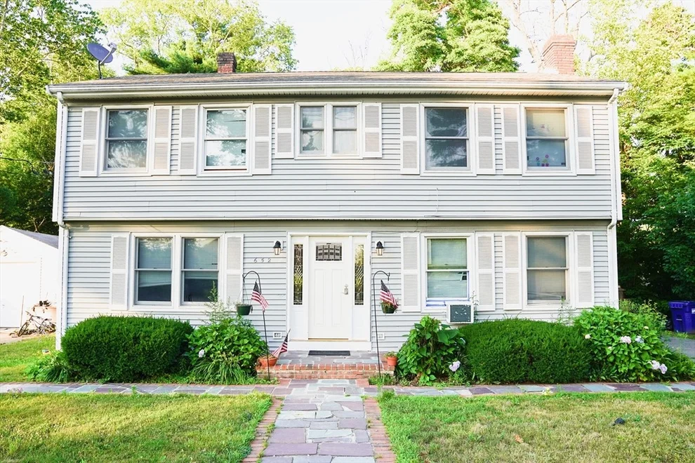 Unit for sale at 652 Oak St, East Bridgewater, MA 02333