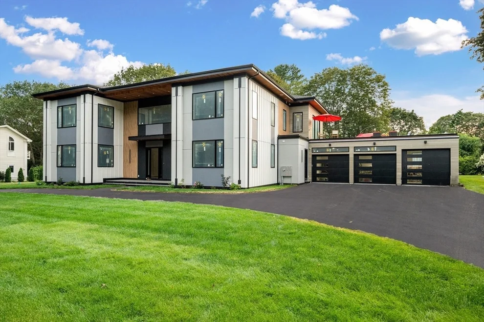 Unit for sale at 197 Woburn St, Lexington, MA 02420