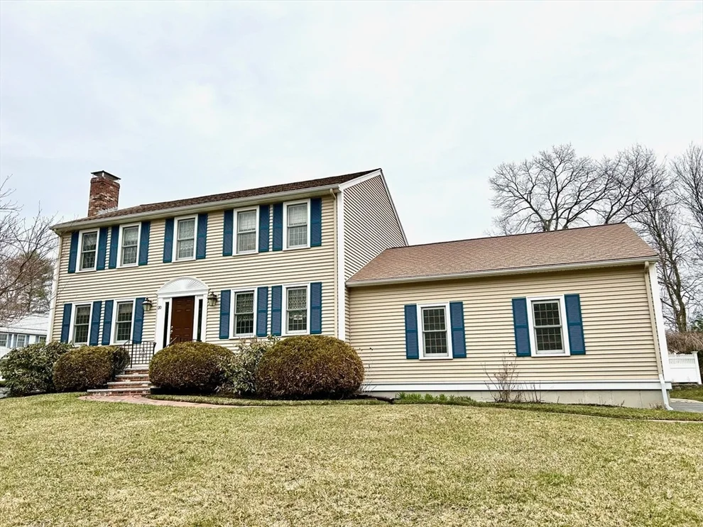 Unit for sale at 20 Crabtree Lane, Abington, MA 02351