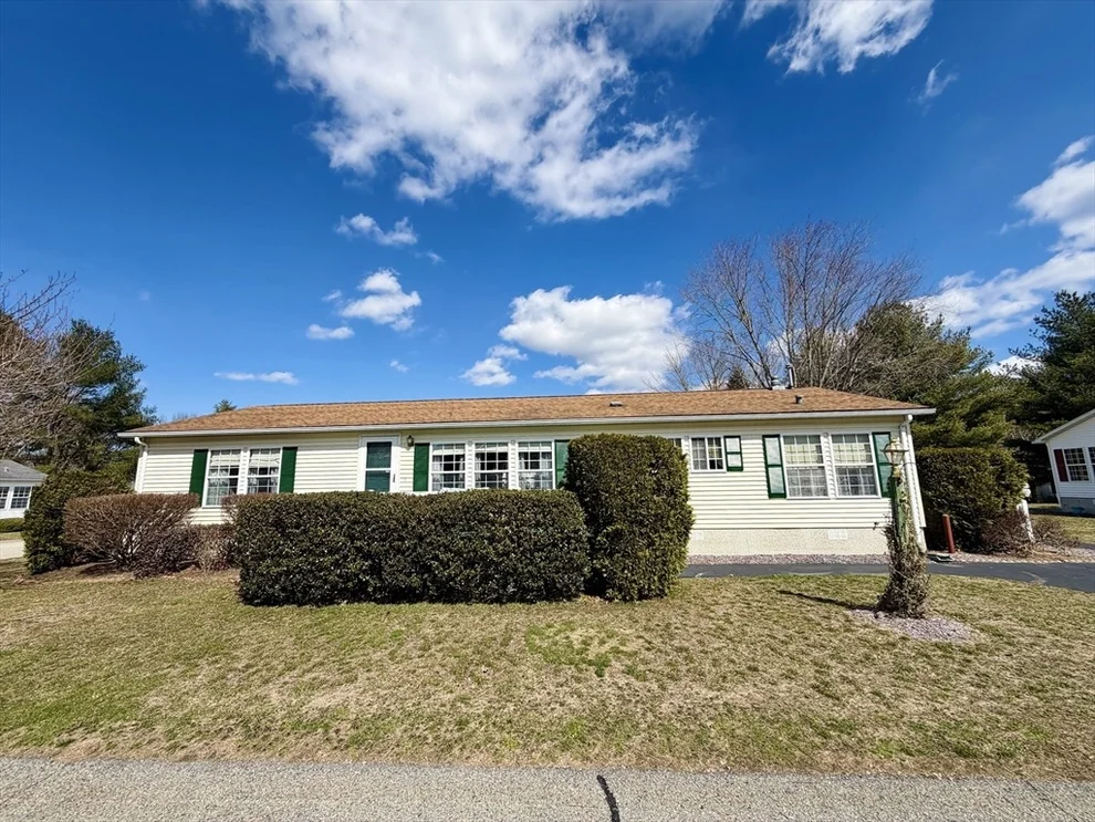Unit for sale at 31 Trailwood Dr, Bridgewater, MA 02324