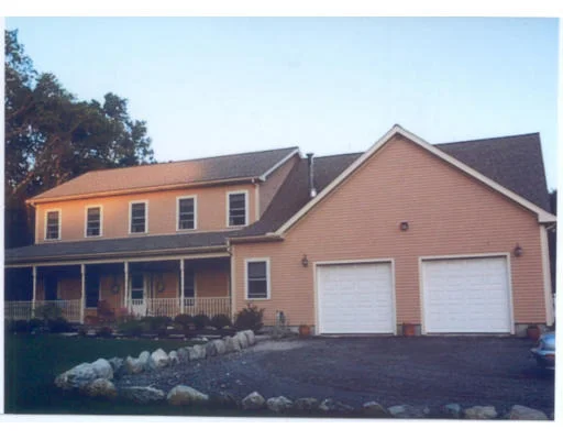 Unit for sale at 595 Hailes Hill Rd, Swansea, MA 02777