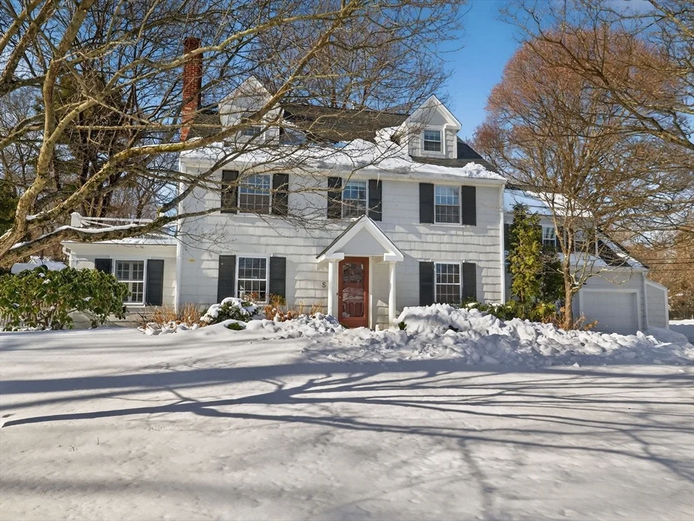 Unit for sale at 5 Tennyson Rd, Wellesley, MA 02481