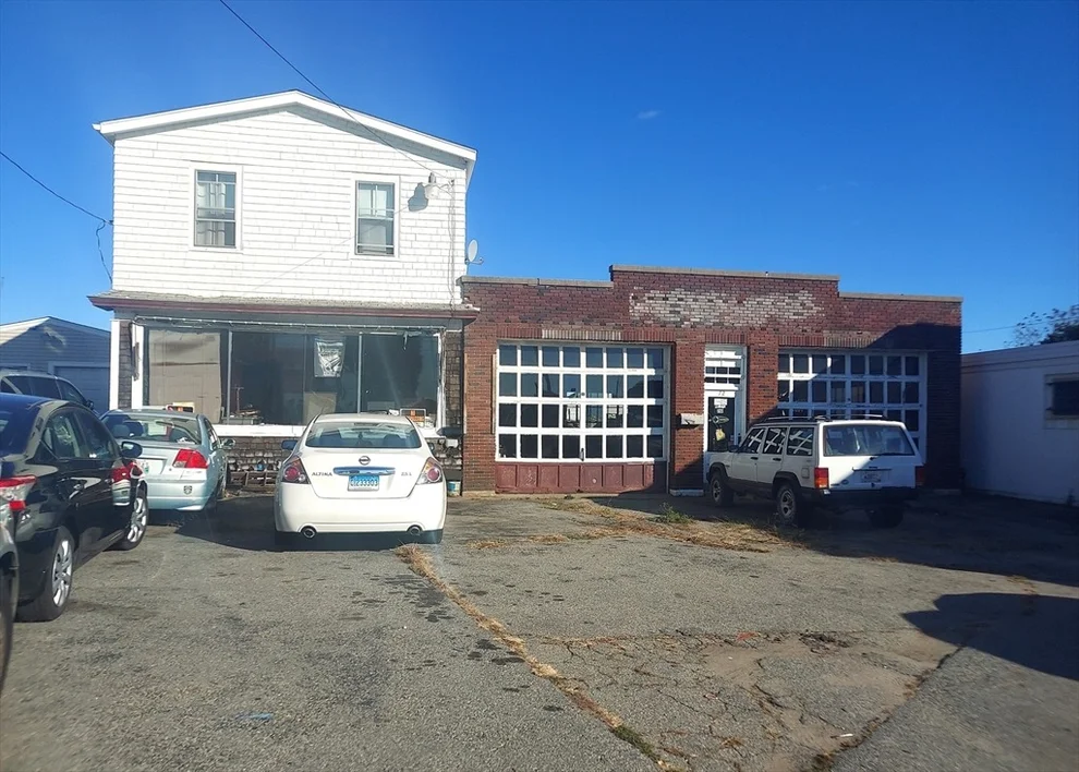 Unit for sale at 72 Main Rd, Tiverton, RI 02878