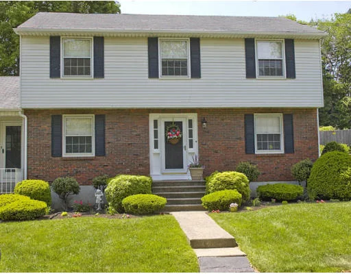 Unit for sale at 5 Gates Road, Shrewsbury, MA 01545