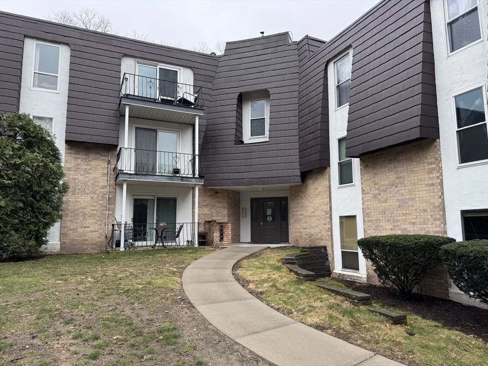 Unit for sale at 5 Shadowbrook Ln, Milford, MA 01757