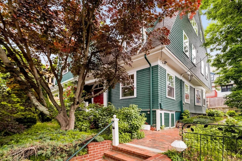 Unit for sale at 86 Avon Hill Street, Cambridge, MA 02140