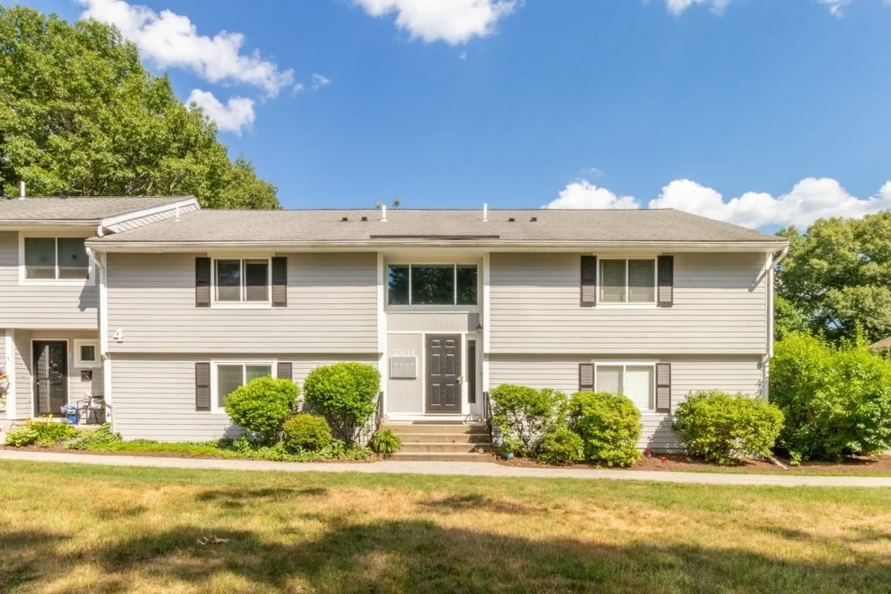 Unit for sale at 4 Beals Cove Rd, Hingham, MA 02043