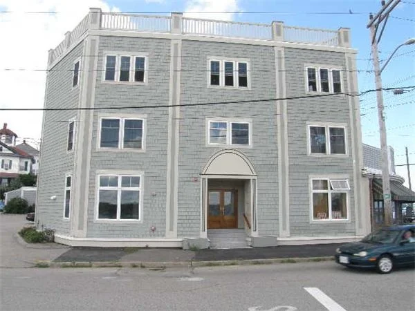 4 Bay Street