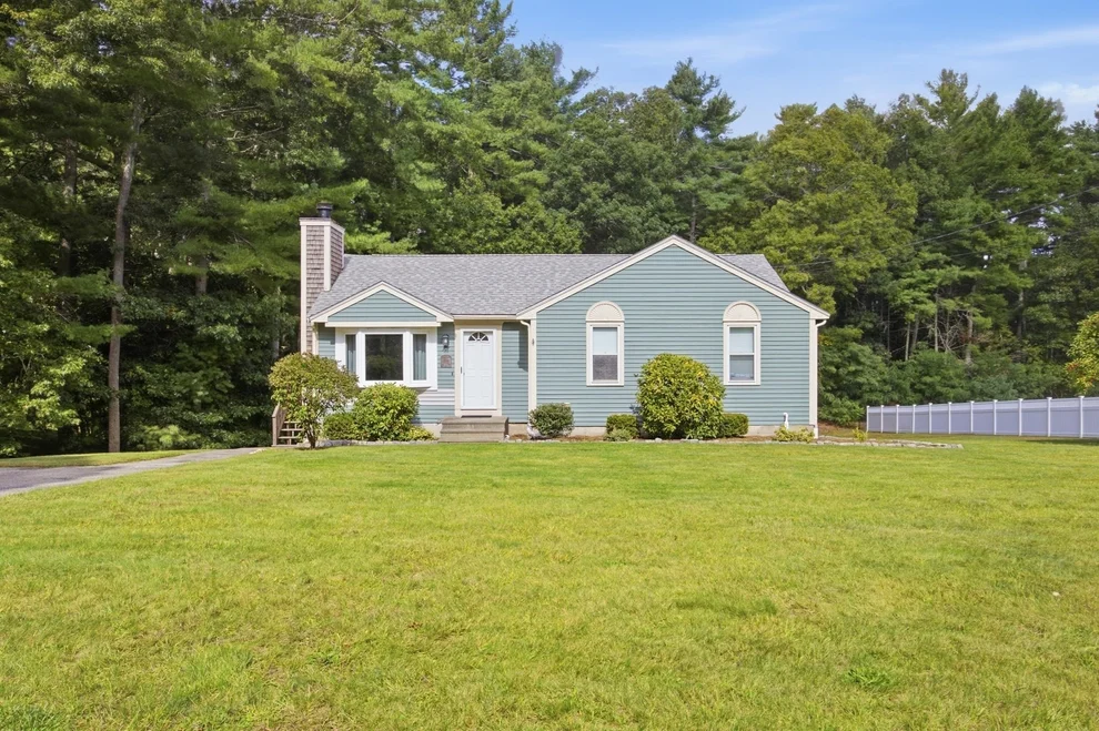 Unit for sale at 307 Elm St, Kingston, MA 02364