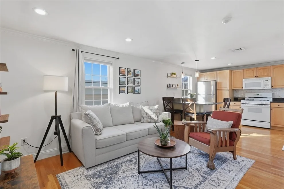 Unit for sale at 11 Columbia Rd, Wakefield, MA 01880