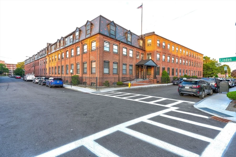 Unit for sale at 10 Weston Ave, Quincy, MA 02170
