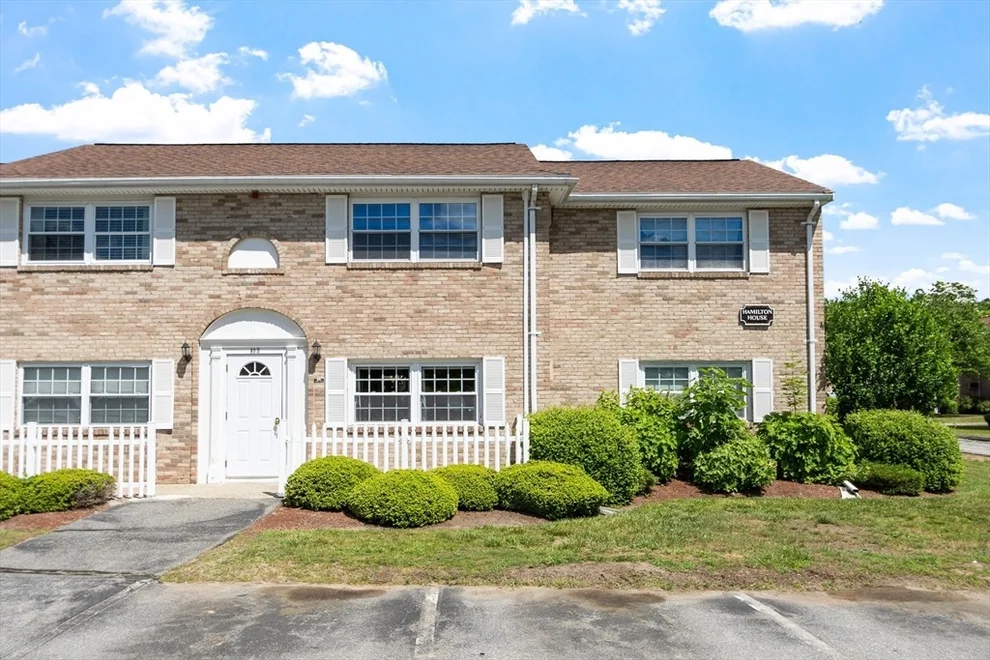 Unit for sale at 80 Washington Park Dr, Andover, MA 01810
