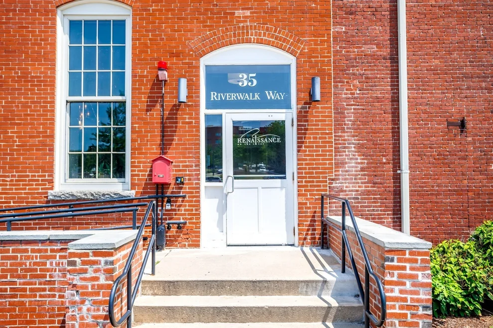 35 Riverwalk Way