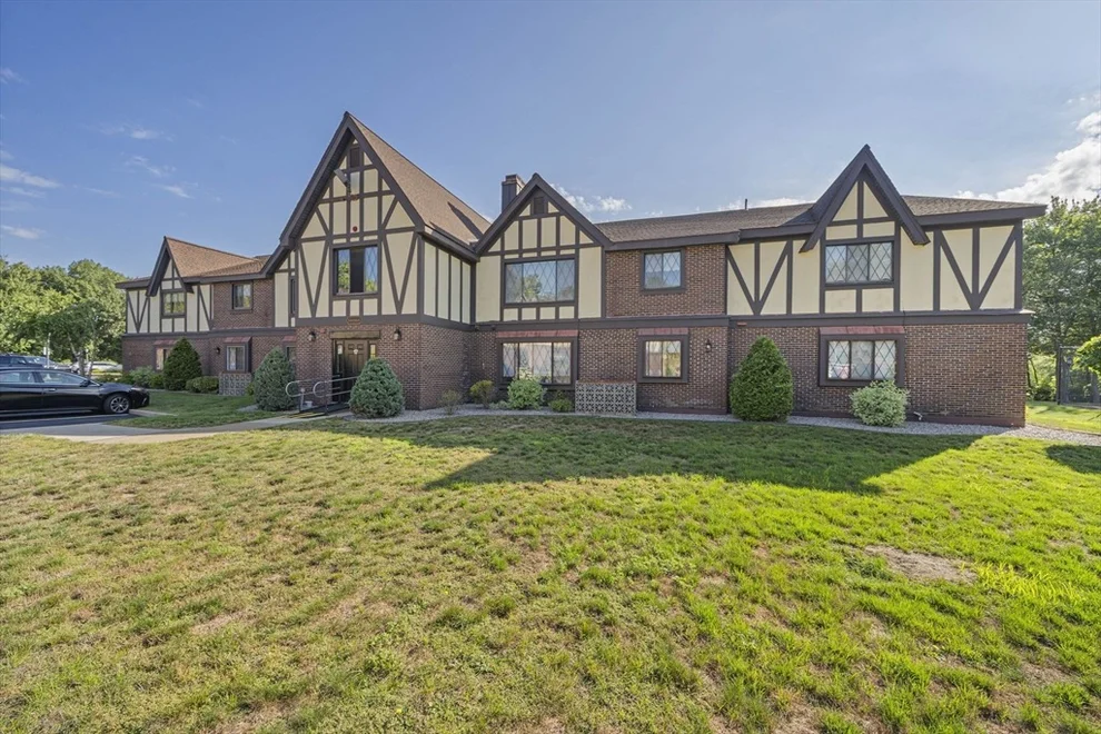 Unit for sale at 17 Royal Lake, Braintree, MA 02184