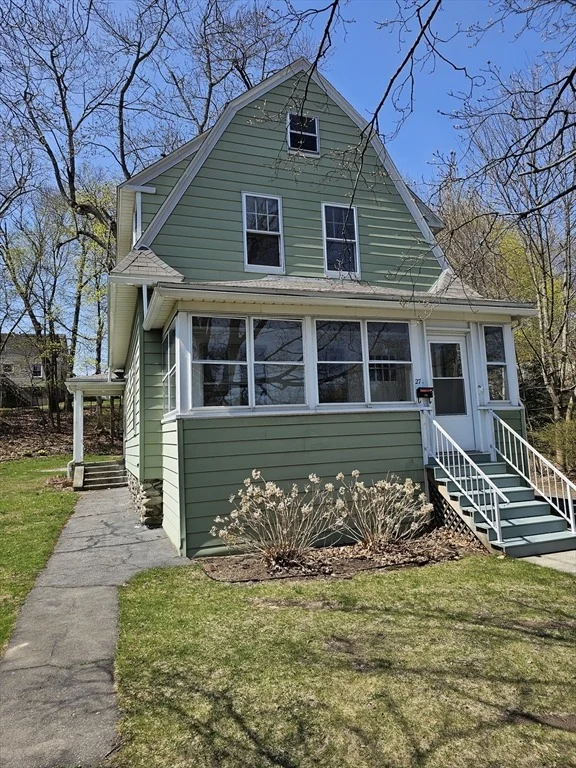 Unit for sale at 27 Goldthwaite Rd, Worcester, MA 01605