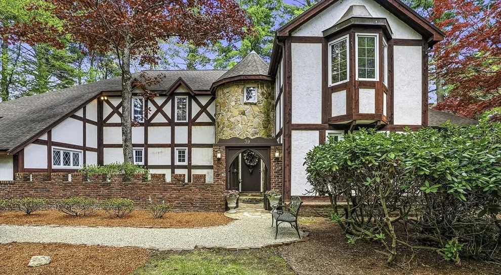 Unit for sale at 39 School Street, Hopkinton, MA 01748