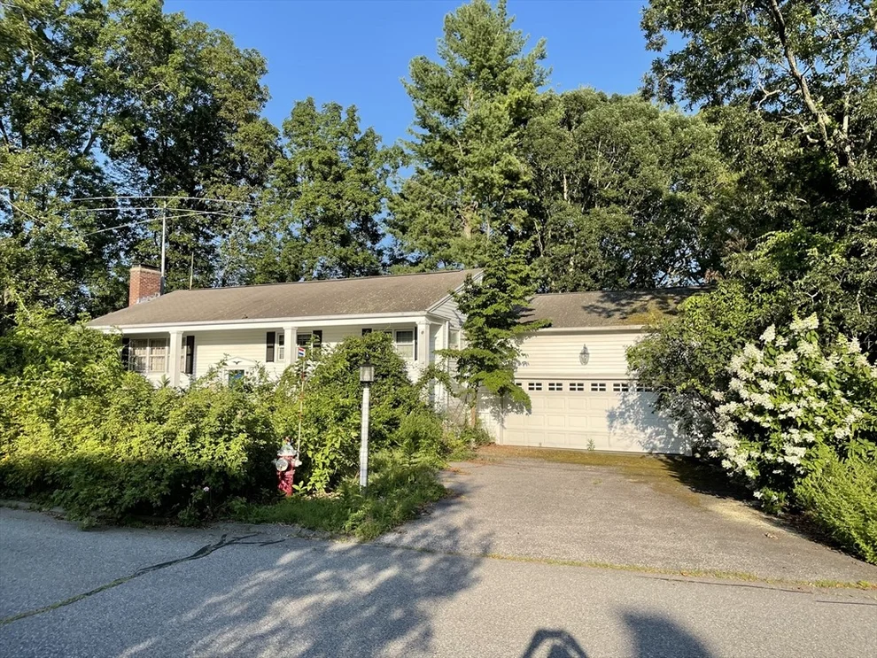Unit for sale at 8 Birch Lane, Shrewsbury, MA 01545