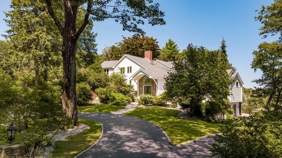 Unit for sale at 100 Westcliff Rd, Weston, MA 02493