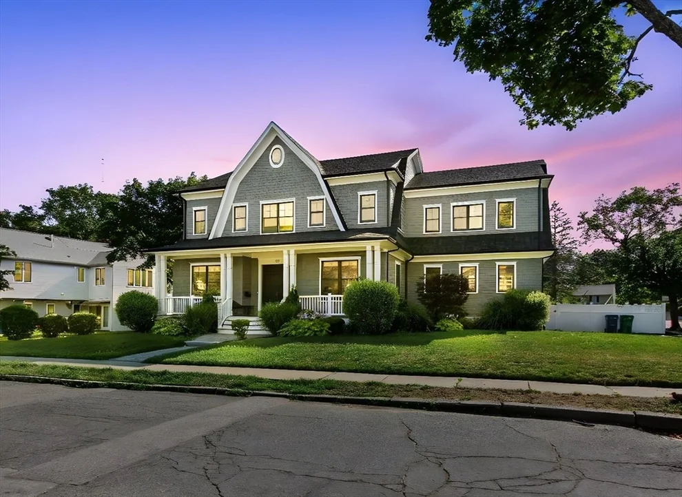 Unit for sale at 22 Stein Cir, Newton, MA 02459